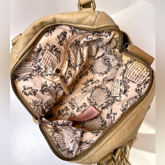 👡Vintage Juicy Couture Leather Bowler Nude / Taupe Tassel Bag Top Handle Orb - Picture 6 of 8